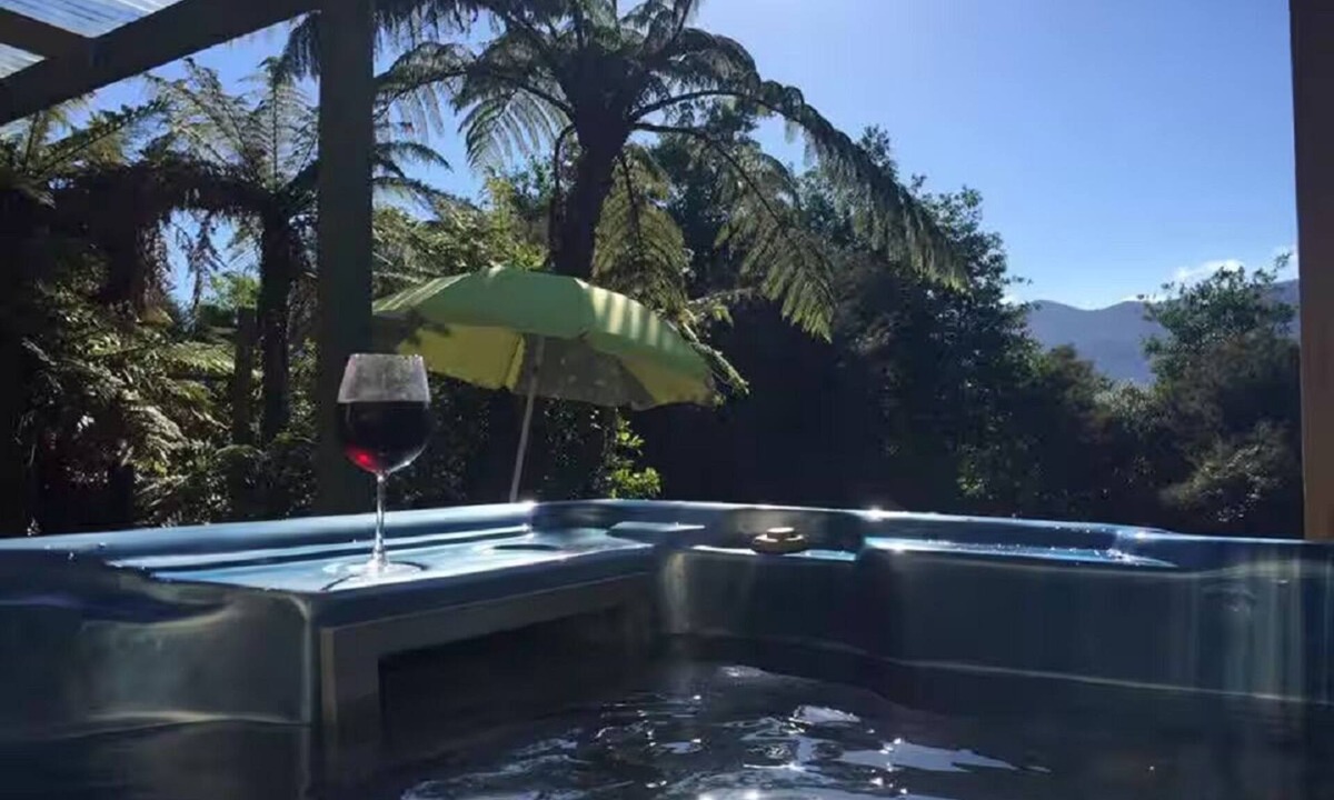 Collingwood House | Hill View Haven *FREE WIFI* *FIRE* *SPA*