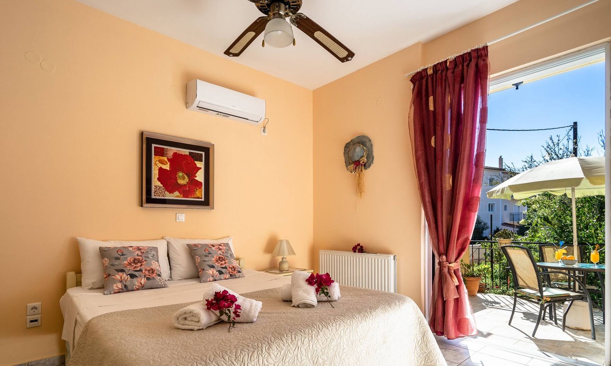 Mazarakata Apartment | Holiday Accommodation "Mary's house" with castle view and close to the beach.