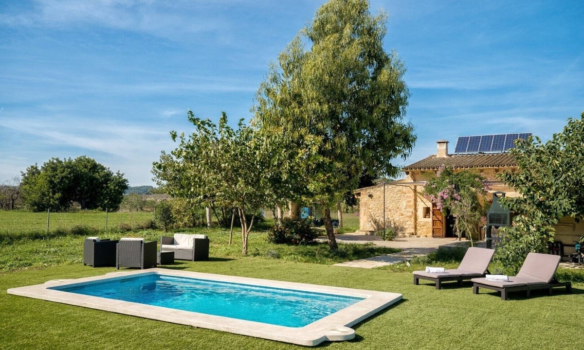 Sineu Villa | Holiday Home Es Camp Pla with Pool & Wi-Fi