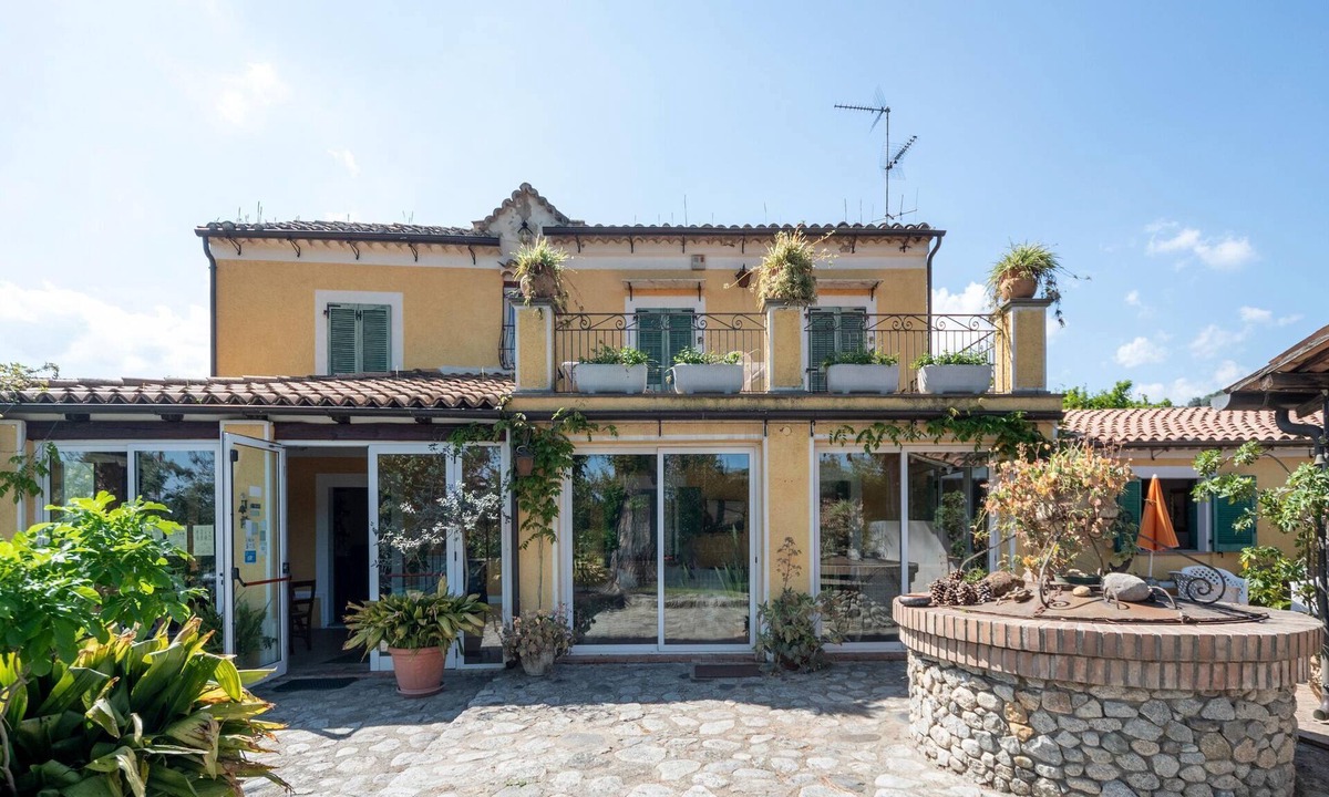Stilo House | Holiday Home in Stilo with Pool & Views