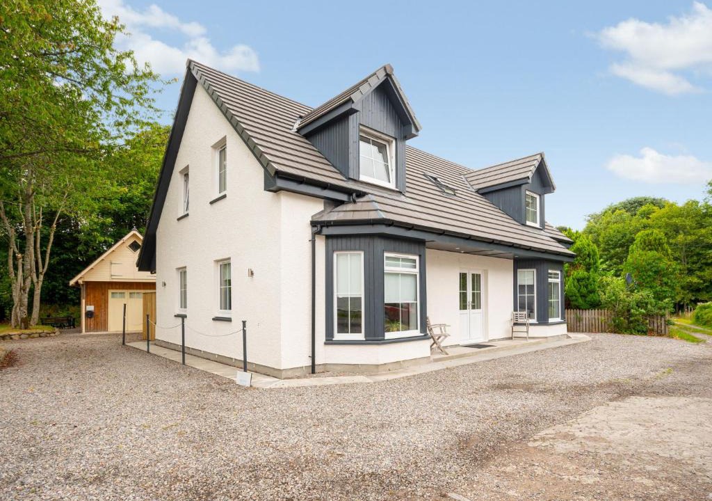 Drumnadrochit House | Holiday Home Loch Ness House by Interhome