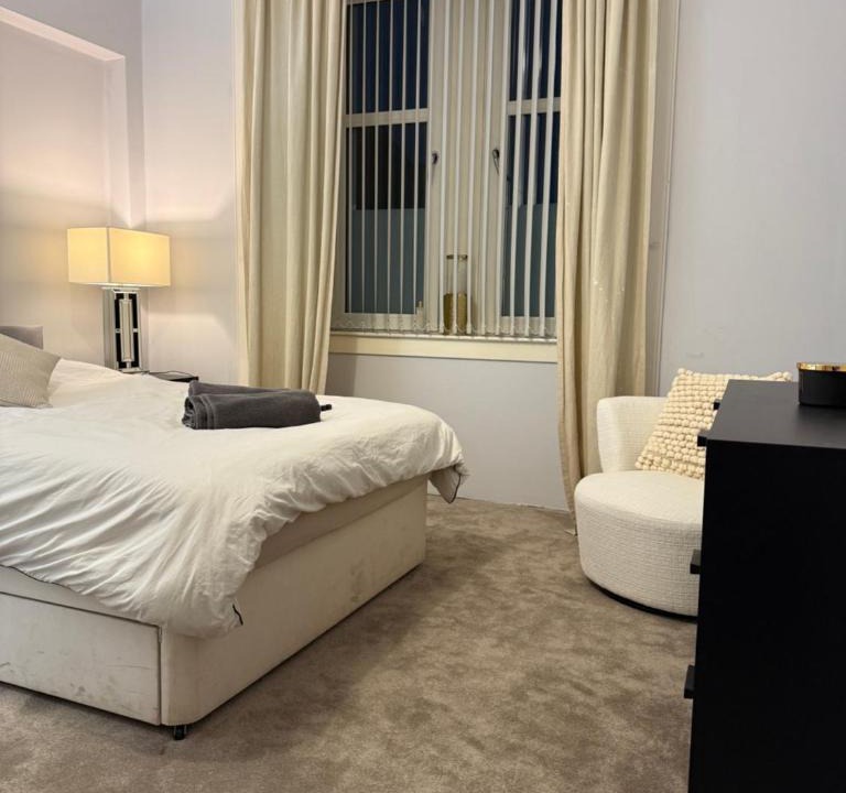 Glasgow Apartment | Homely in Hampden