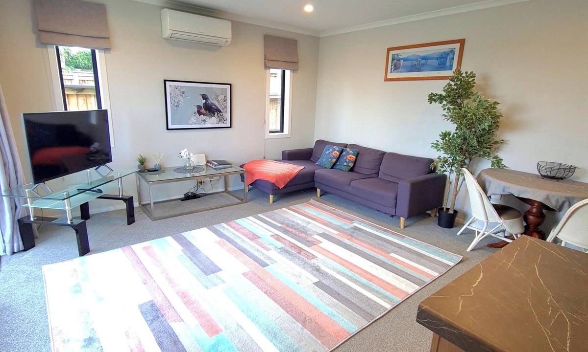Hamilton House | Hospital Gem - close to shops and Mystery Creek