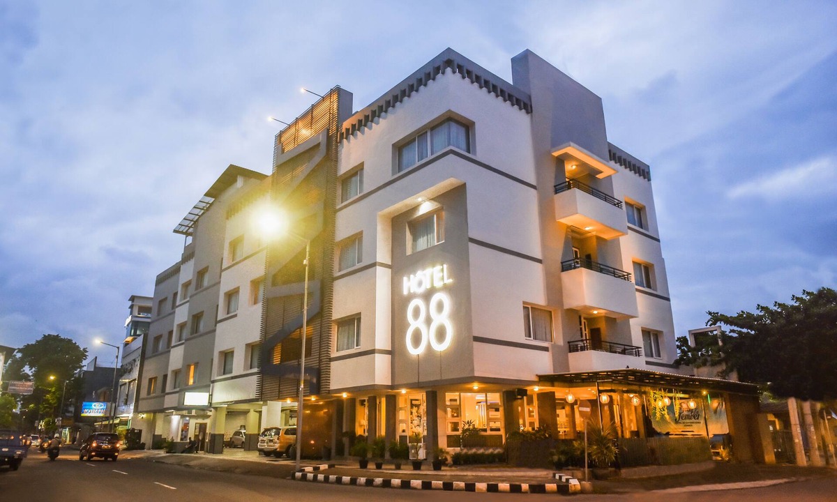 Jember Hotel | Hotel 88 Diponegoro Jember by WH