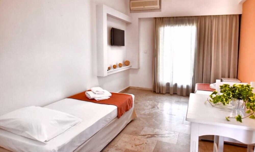Troulos Apartment | Hotel Korali - Junior Suites