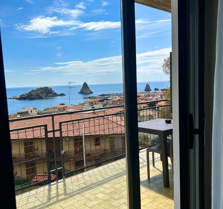 Aci Trezza Hotel | Hotel Lachea