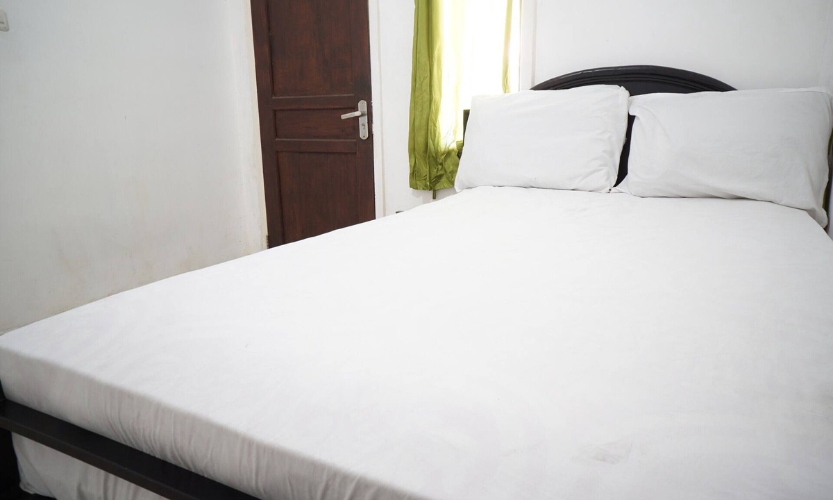 Gresik Hotel | Hotel O Aero Kost Bu Lisa Syariah Near Pasar Tradisional Lawang