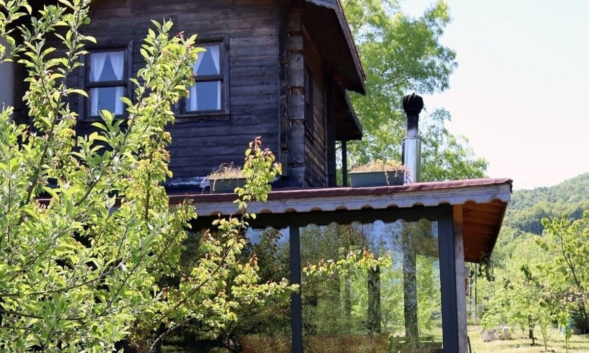 Sile House | House with Backyard and Winter Garden in Agva