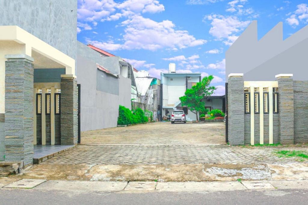 Kediri Hotel | HP Residence Mitra RedDoorz near Alun Alun Kediri