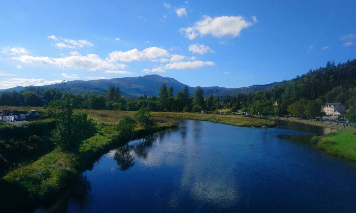 Callander Apartment | Idyllic Waterside Penthouse in Callander