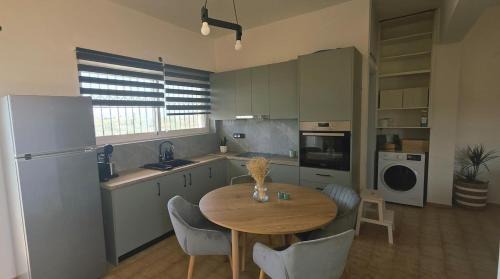 Minoa Pediada House | Infinity Green House at Kastelli Airport