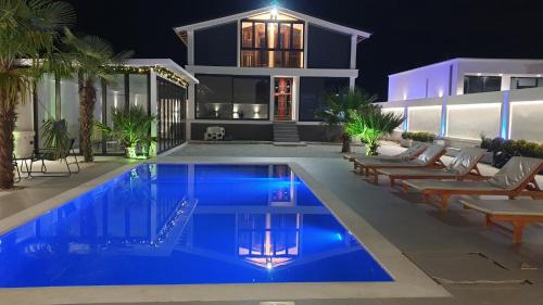Rrushkull Villa | Isea Wood Villa