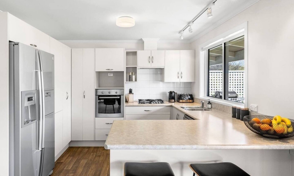 Albert Town House | It's Easy! Space and comfort
