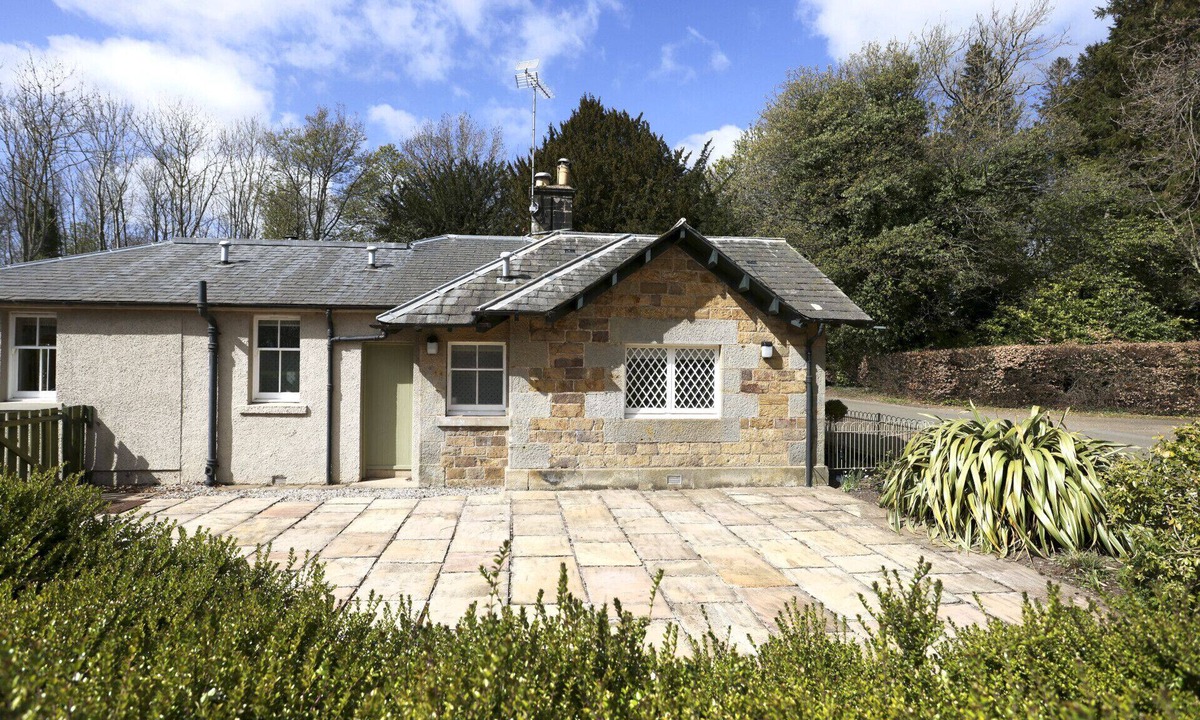 North Berwick Apartment | JOIVY - Stunning 3 Bed Lodge With Gardens At Gilmerton House