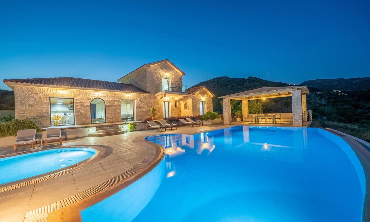 Eleios-Pronnoi Villa | Kaminia Blu A stunning luxury Villa Build above the golden sandy Kaminia Beach