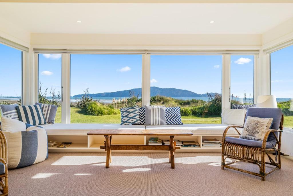 Waikanae House | Kapiti Panorama - Waikanae Beach Holiday Home