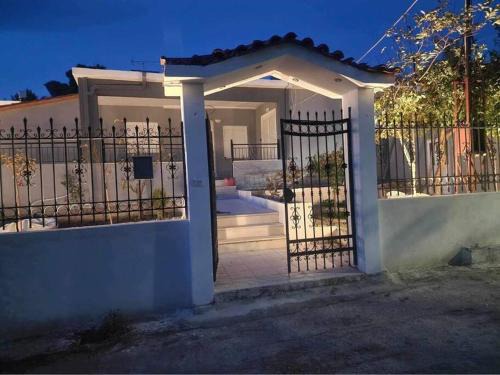 Salamis Apartment | Karmen House