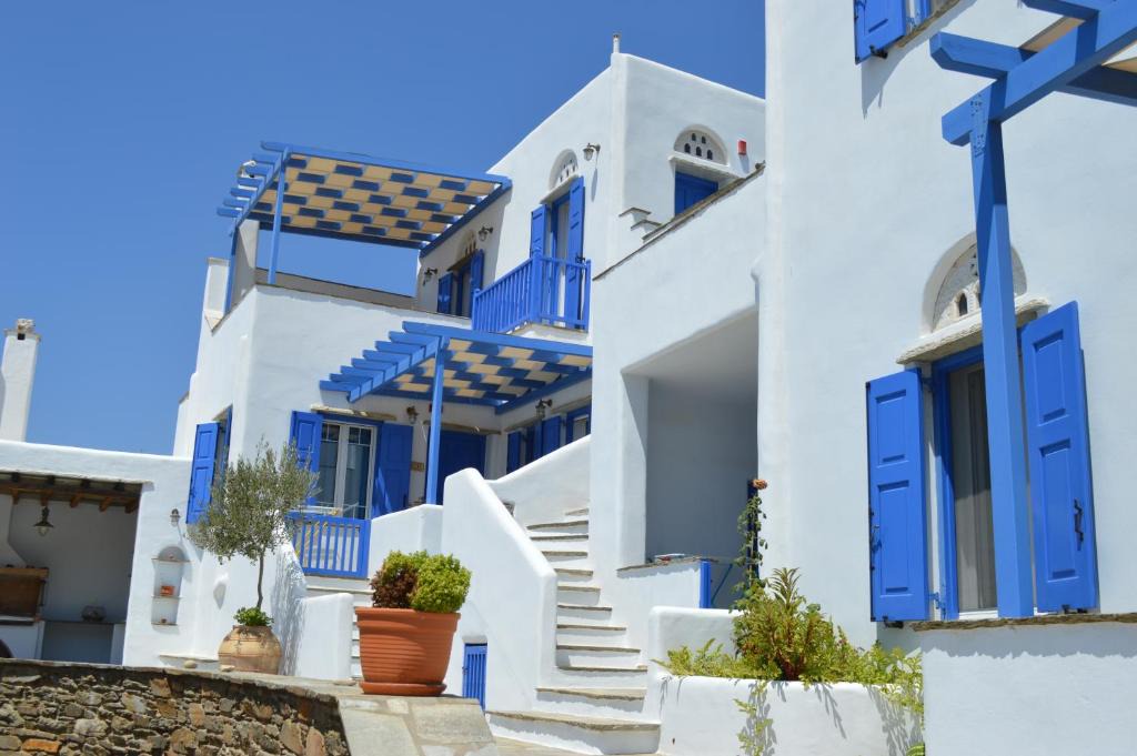 Karyatides | Karia
