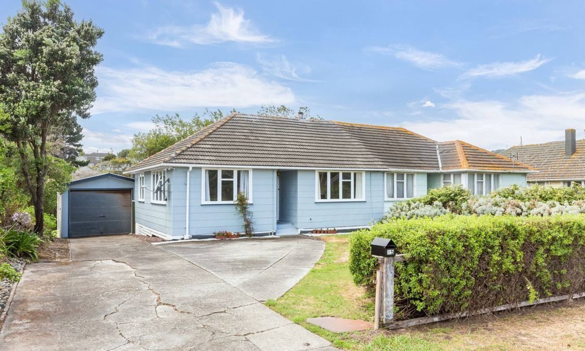 Titahi Bay House | Kick back on Kapiti! Your home away from home, just steps from the beach.