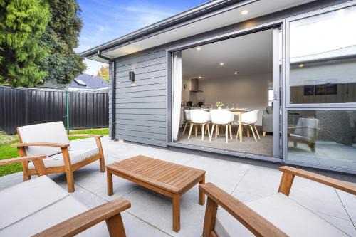 Hamilton House | King Bed, Modern and Peaceful - By KOSH BNB