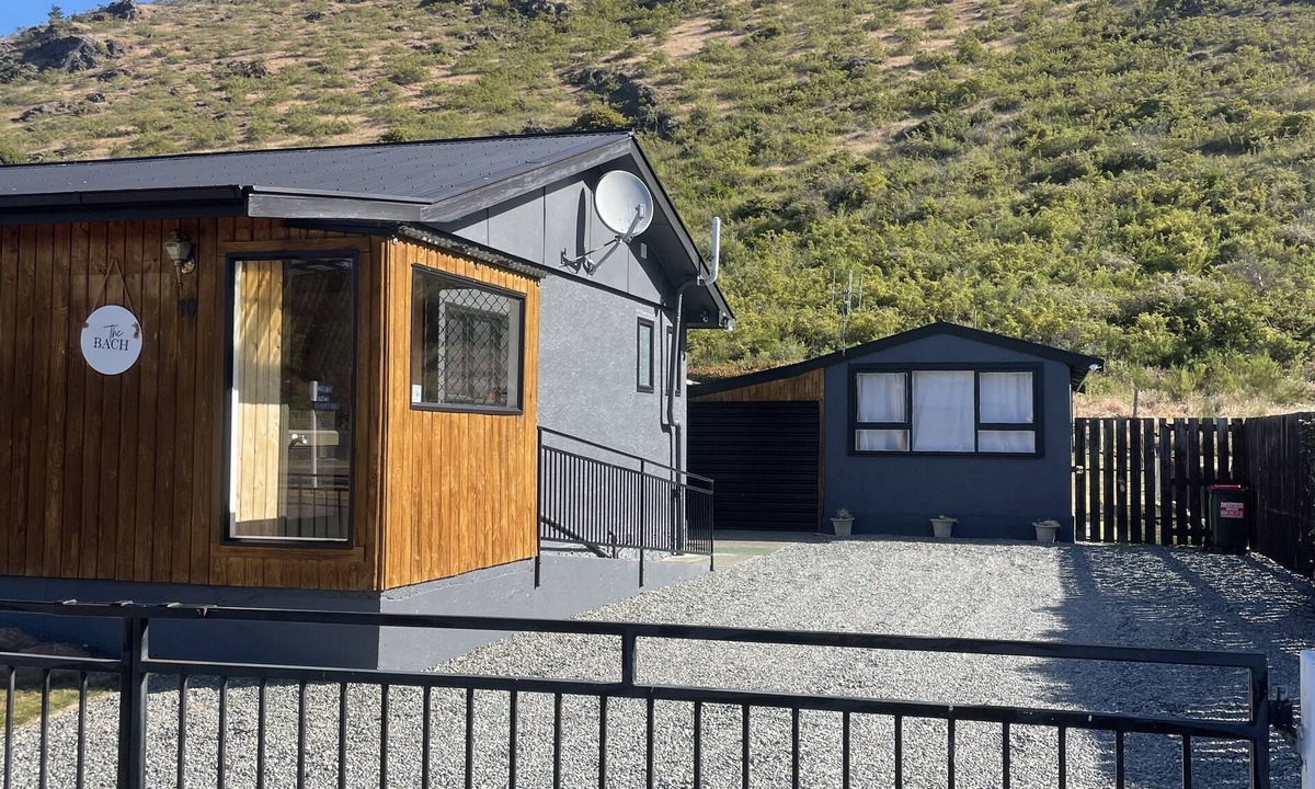 Omarama House | Kiwi Batch. In the heart of Omarama.