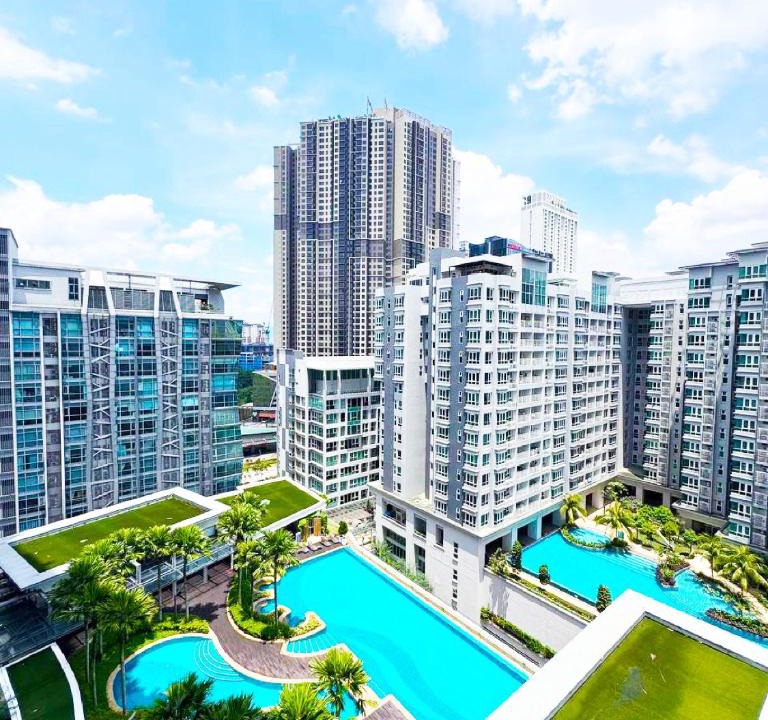 Maluri Apartment | KL V Residence I with Balcony I 吉隆坡双威伟乐城民宿-附有阳台 I Walking distance to MRT & Mall & Nanjing Street I 马中英服务 I Malay English Chinese