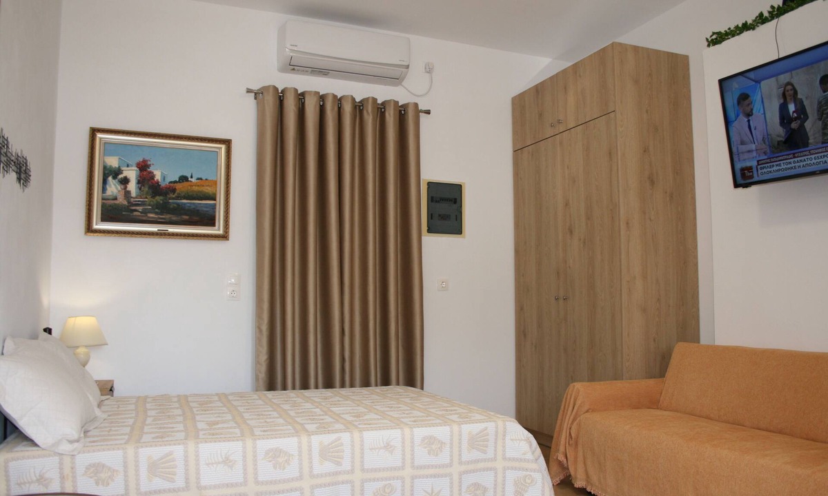 Atalanti Apartment | KOLLITAKI - apartment on the beach road. Couple or family of three friendly