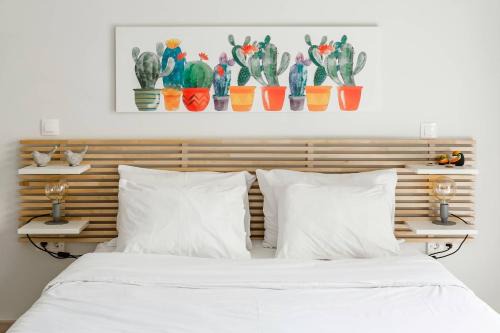 Filopappou Apartment | Koukaki Studio with a Sunny Balcony, near the Acropolis