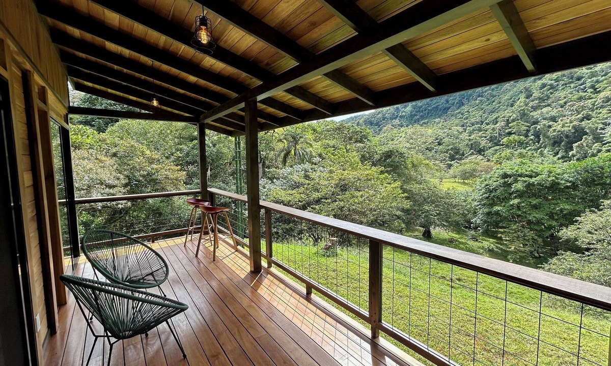 Tayutic Cabin | La Cabaña de Tata: Cozy Cabin, Books, Nature, and Contemplation