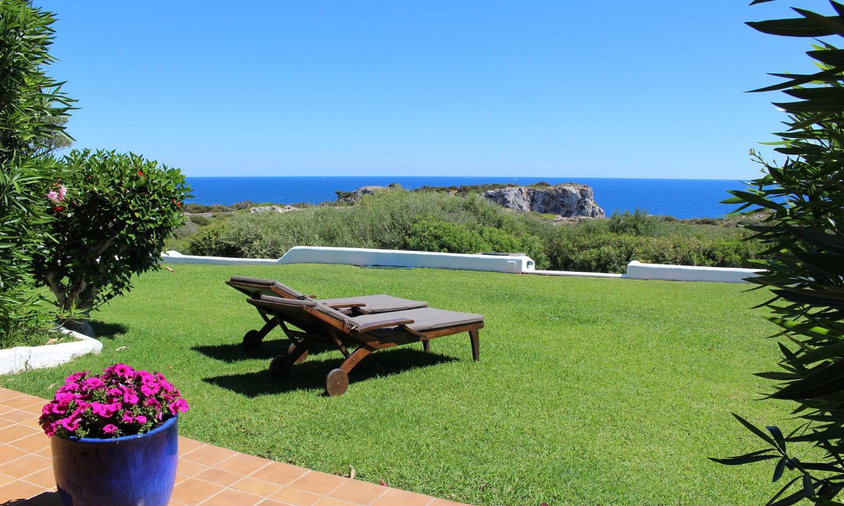 Sant Climent Villa | La Roca" beachfront house in an exclusive residential complex