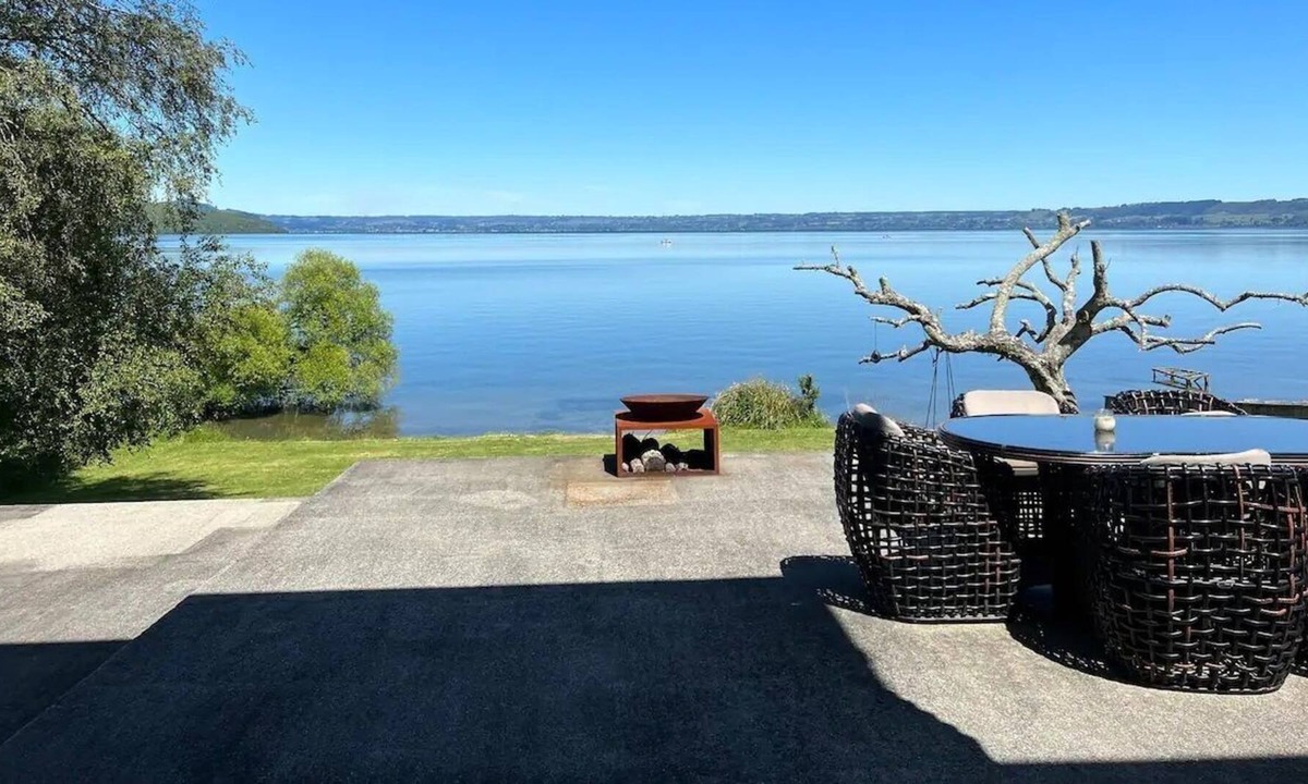 Tikitere House | Lake Edge Rotorua