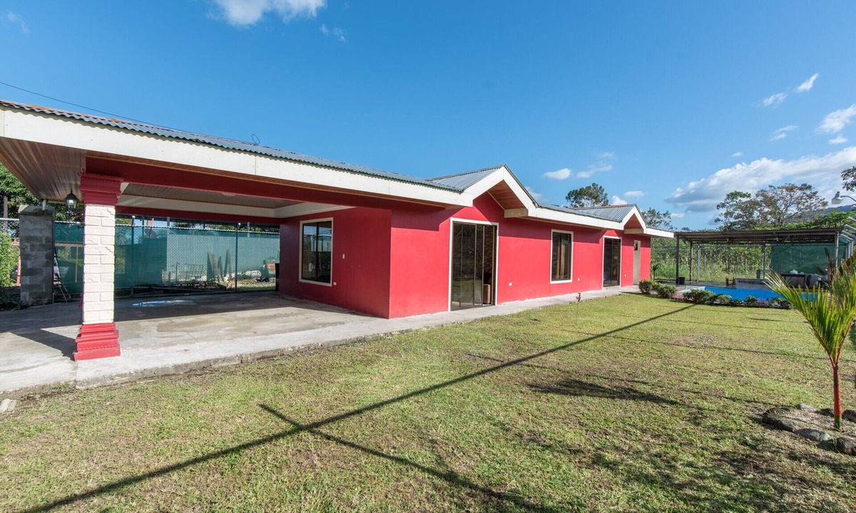 La Fortuna House | LAKE HOUSE- COZY PLACE WITH POOL AND NATURAL LAKE