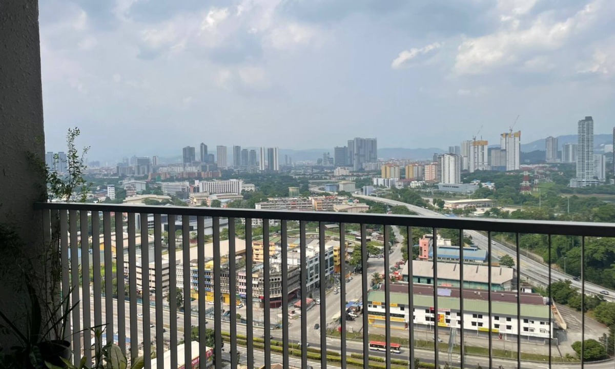 Seri Kembangan House | Lake view Resisdence