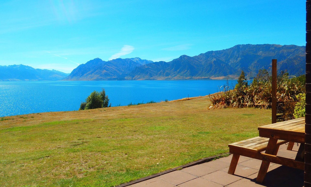 Lake Hawea House | Lakefront House - overlooking Lake Hawea