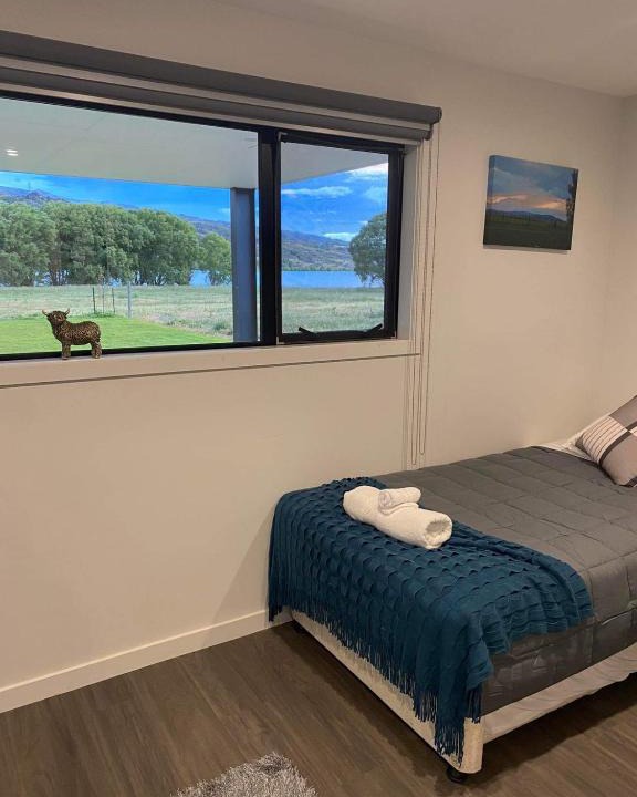 Cromwell Bed & Breakfast | Lakefront in Pisa