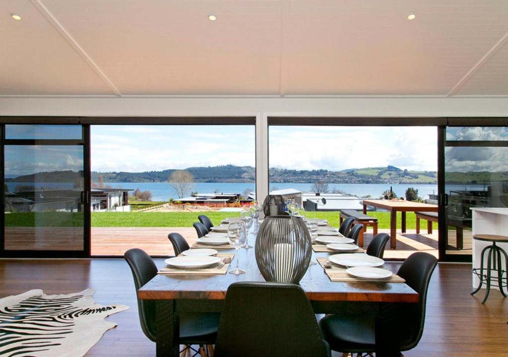 Rainbow Point House | Lakeside Estate - Rainbow Point Holiday Home