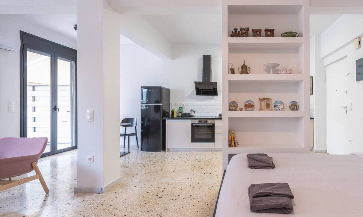 Psirri Apartment | Large And Bright Studio w/Balcony In City Center