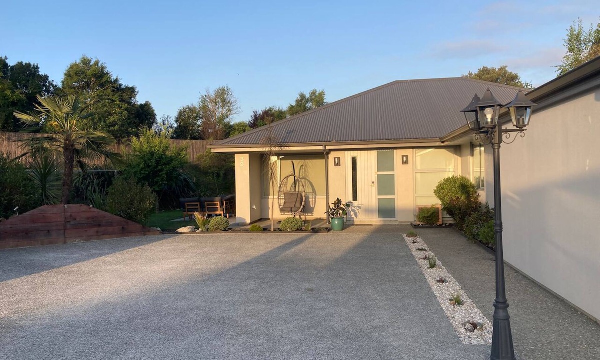 Stoke House | Large or Multiple Family Home