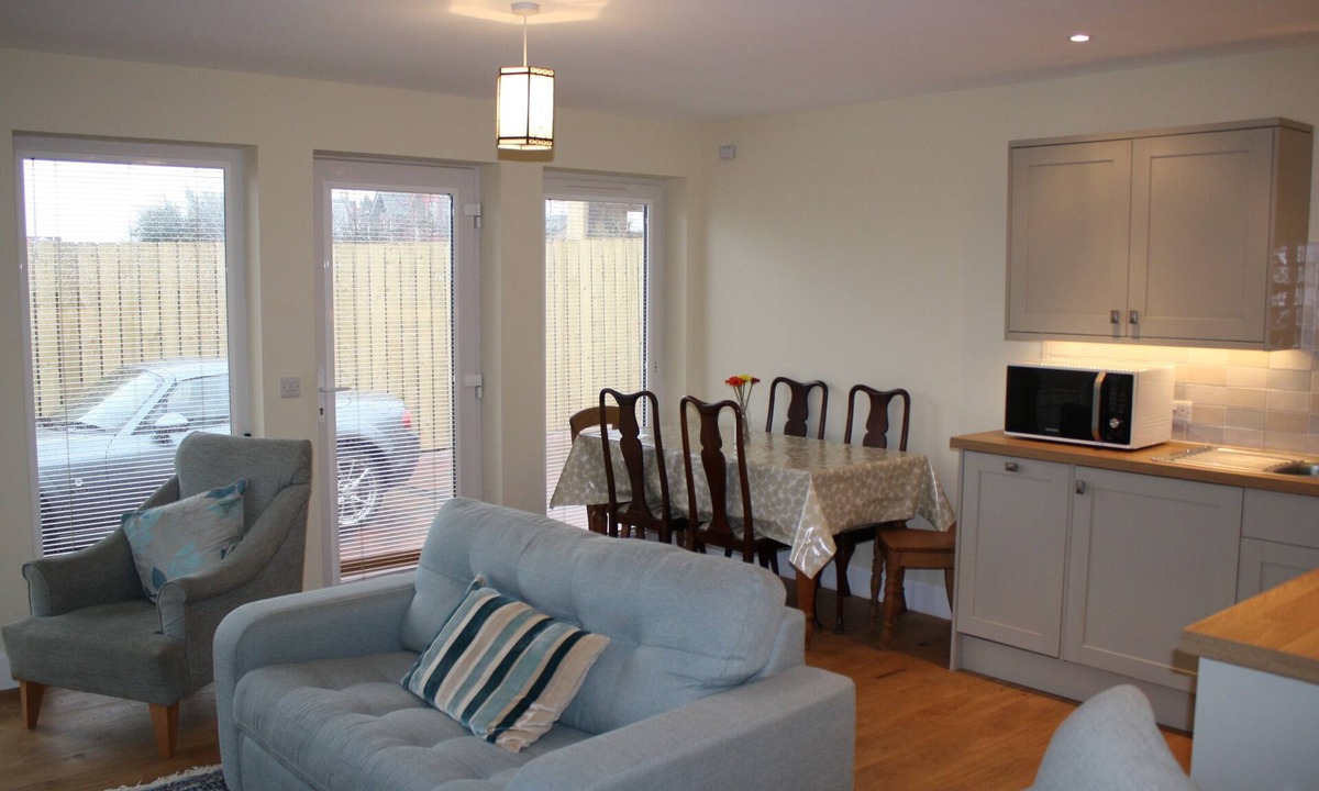 North Berwick House | Light and bright ground floor level cottage, sleeps 4