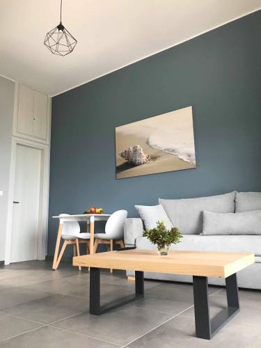 Poulithra Apartment | Light blue house 3 Apartments