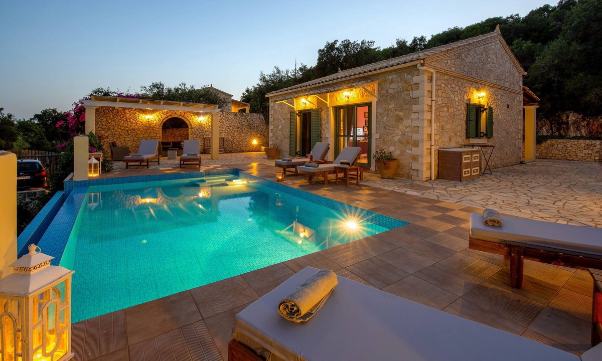 Mpogdanatika Villa | Lilac Lilium Artists villas.Ιδιωτική βίλα, με οικολογική πισίνα, εκπληκτική θέα.