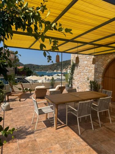 Vathy Apartment | Limone loft central square
