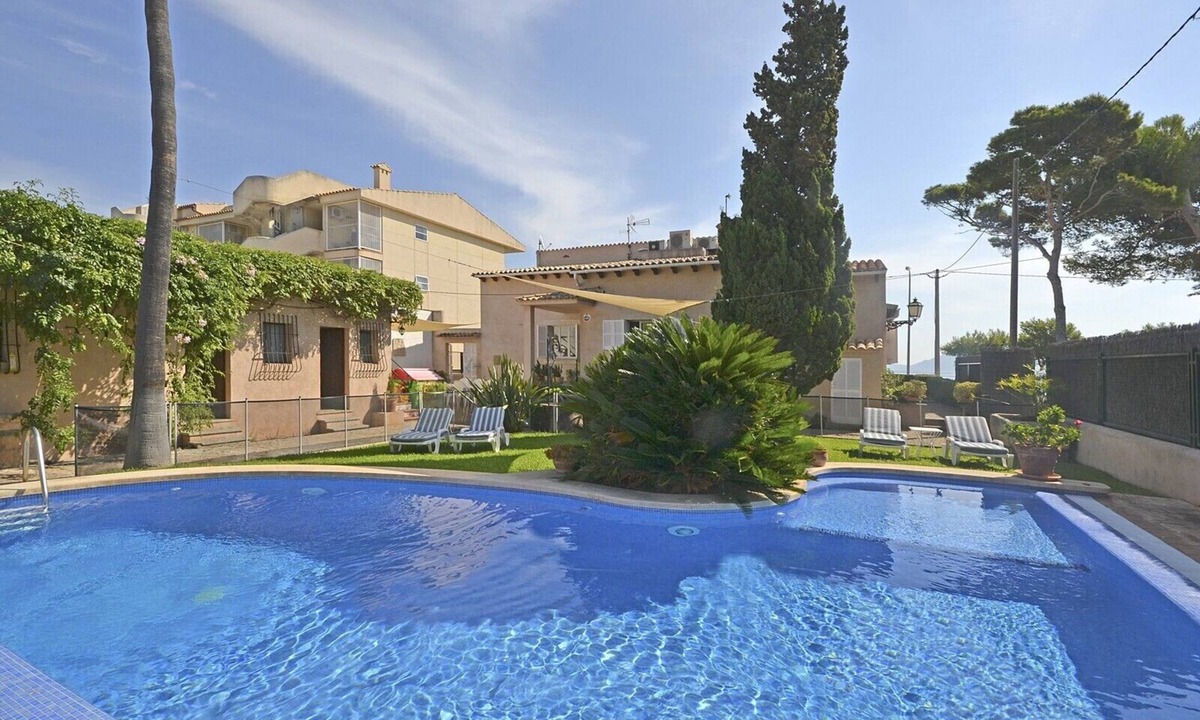 Puerto de Pollensa Ski Chalet | Llenaire - Xata, seafront house with private pool in Puerto de Pollença