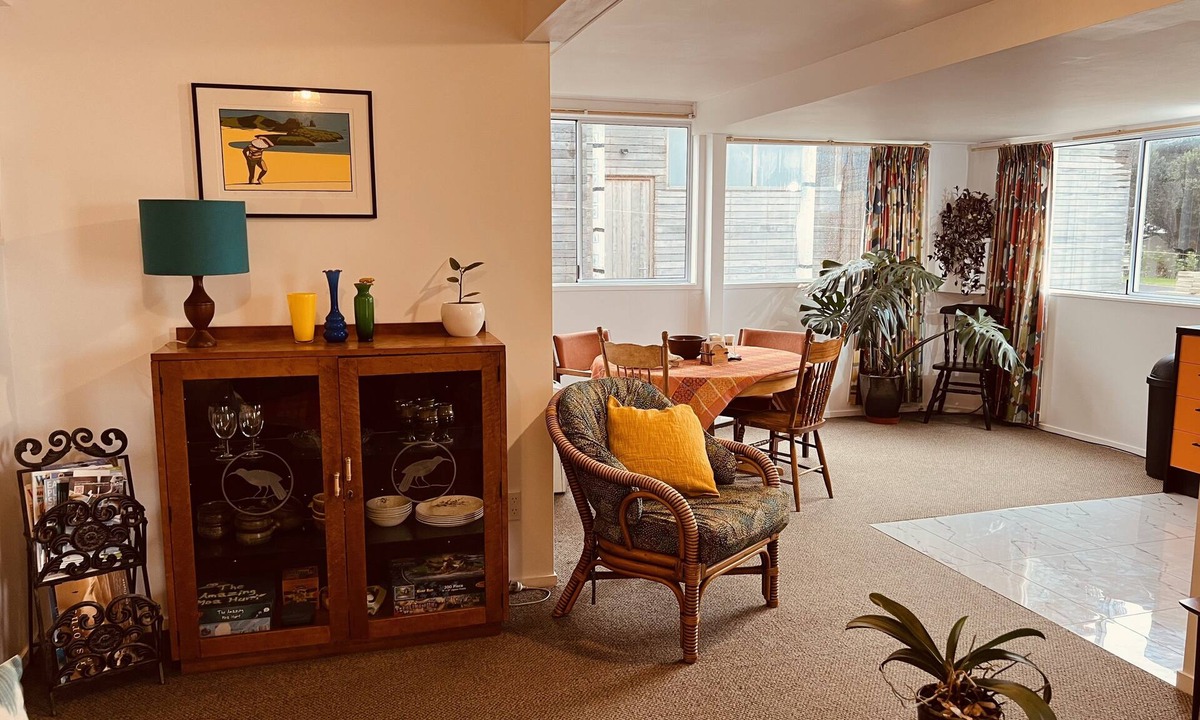 Wainui House | Lobbsters Lodgings - Wainui Beach Unit