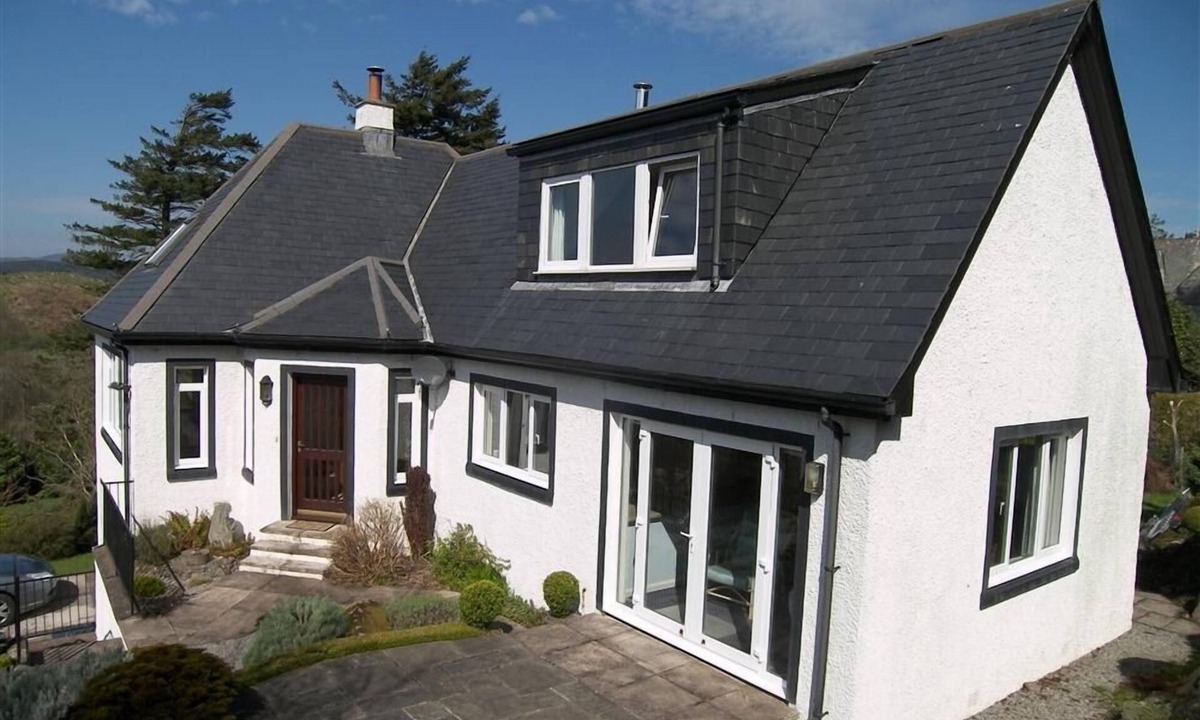 Rockcliffe Cottage | Lonsdale - a house that sleeps 6 guests in 3 bedrooms