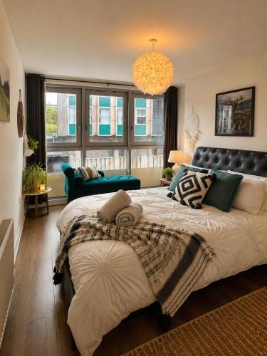 City Centre Glasgow Apartment | Lovely Bohemian Apartment in Heart of City Life