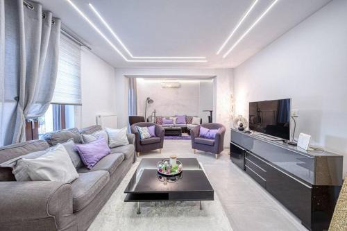 Mavromati House | Luminous Luxury House