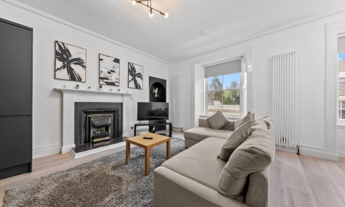 Hawick House | Luxe & Spacious Apt in Hawick -Fast WiFi -Sleeps13 | Walk to Everything