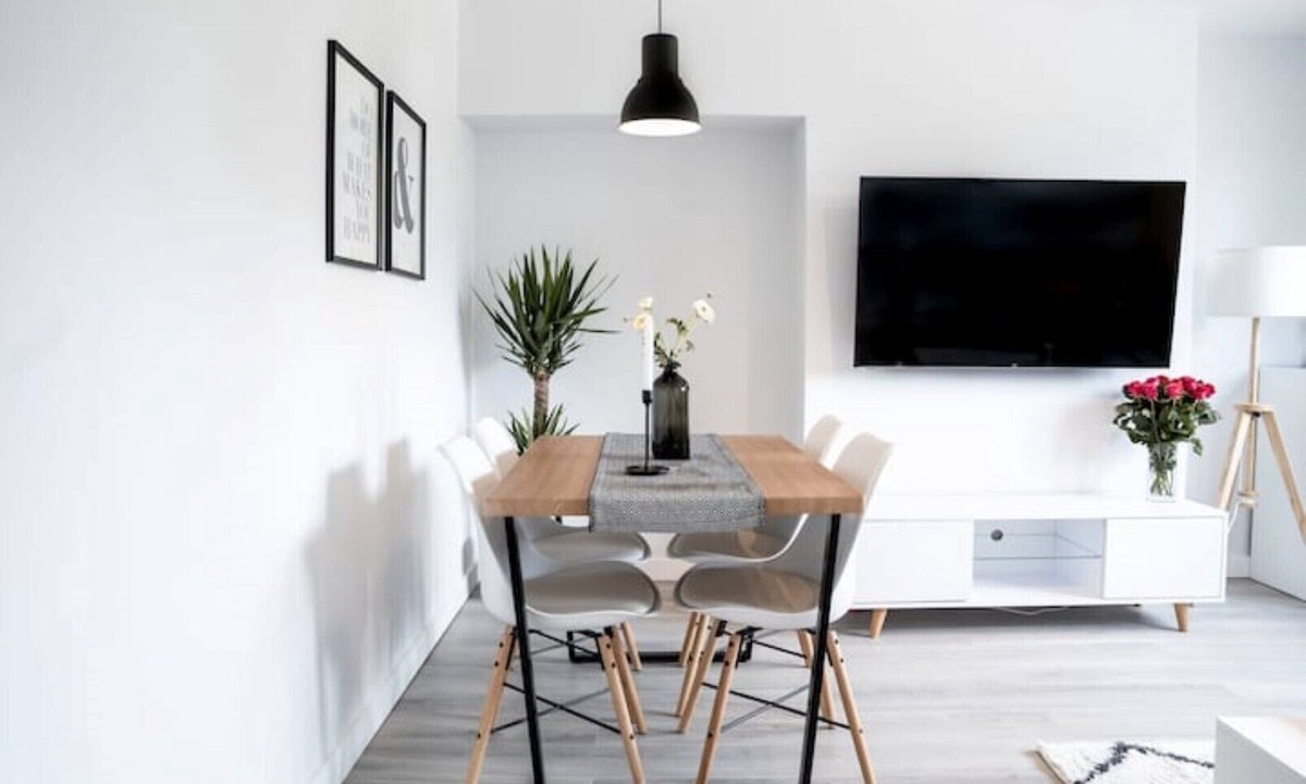 Perth Apartment | Luxurious Apartment with South facing Garden & Free parking