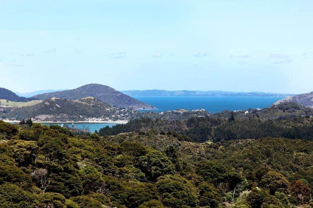 Coromandel Cabin | Luxurious Bed and Breakfast Accommodation with Sea Views in Coromandel, New Zealand